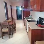 Апартаменты Helen's House *