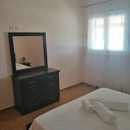 Helen's House * Ksamil